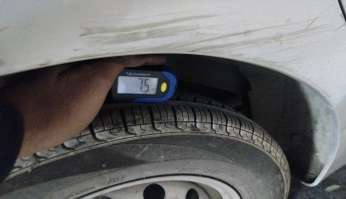 2017 Hyundai Eon ERA +, Petrol, Manual, 51,143 km, tyre