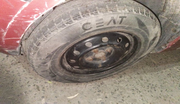 2012 Maruti Swift VXI, Petrol, Manual, 98,801 km, tyre