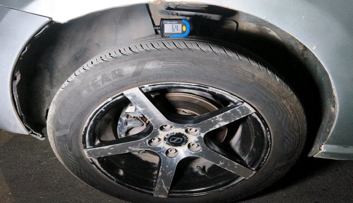 2013 Volkswagen Polo COMFORTLINE 1.2L, Diesel, Manual, 3,21,137 km, tyre