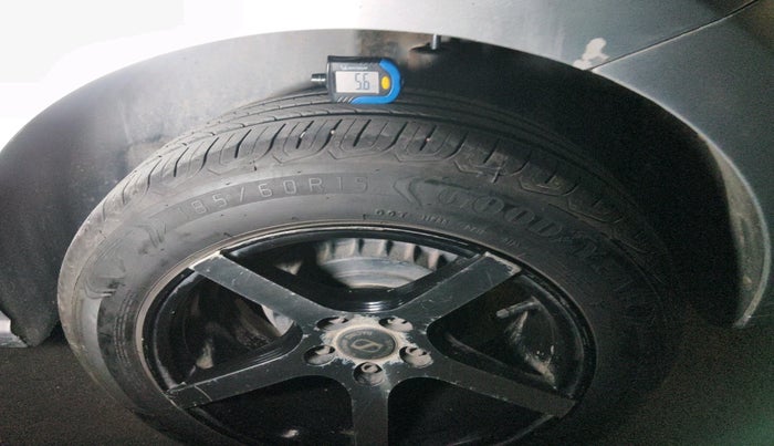 2013 Volkswagen Polo COMFORTLINE 1.2L, Diesel, Manual, 3,21,137 km, tyre