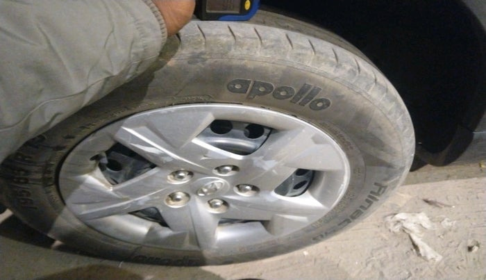 2022 Hyundai VENUE S 1.2, Petrol, Manual, 55,000 km, tyre