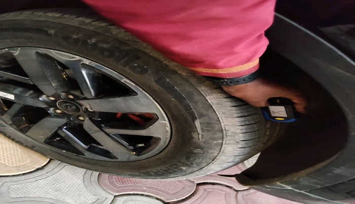 2023 Tata Safari XZA PLUS O DARK EDITION, Diesel, Automatic, 44,087 km, tyre