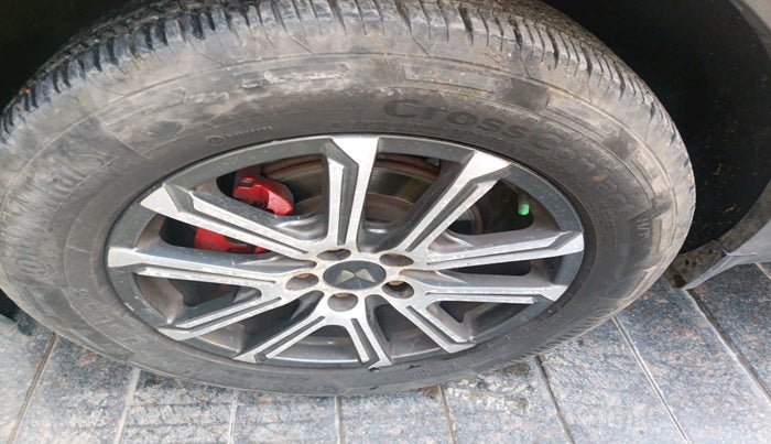 2021 Mahindra XUV700 AX 7 P AT 7 STR, Petrol, Automatic, 29,286 km, tyre