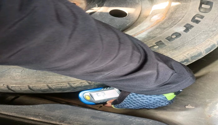 2015 Maruti Swift Dzire VDI, Diesel, Manual, 1,20,807 km, tyre