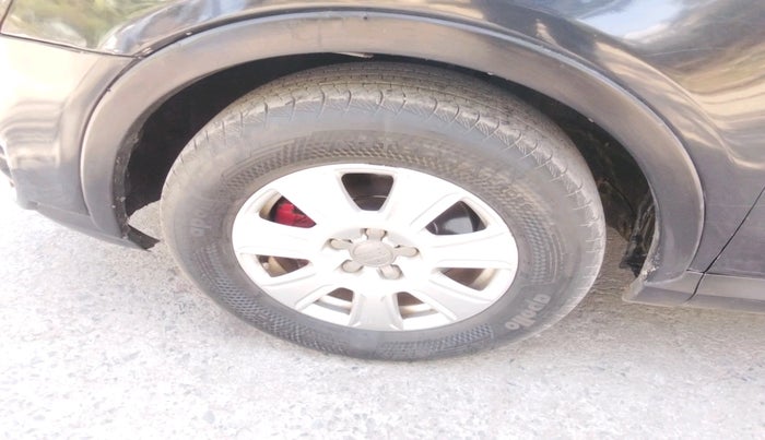 2013 Audi Q3 2.0 QUATTRO TDI AT, Diesel, Automatic, 1,42,748 km, tyre