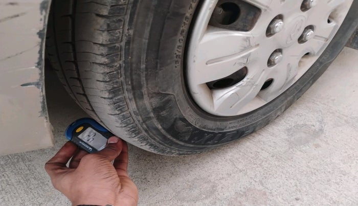 2010 Hyundai i10 MAGNA 1.2, Petrol, Manual, 1,05,584 km, tyre