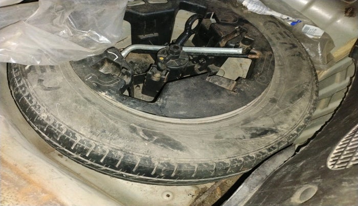 2010 Hyundai i10 MAGNA 1.2, Petrol, Manual, 1,05,584 km, tyre