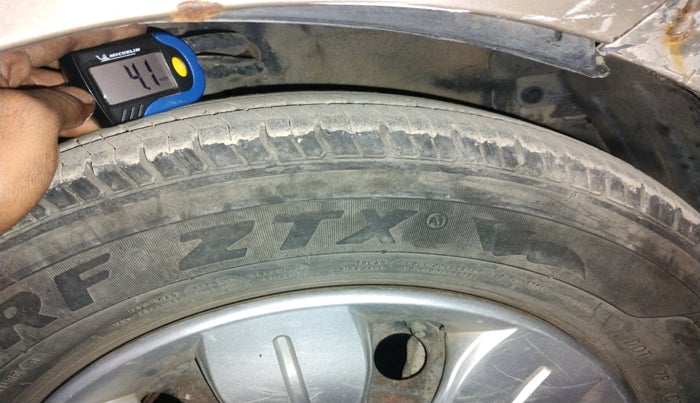 2010 Hyundai i10 MAGNA 1.2, Petrol, Manual, 1,05,584 km, tyre