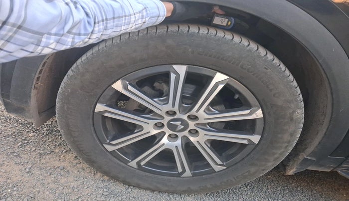 2023 Mahindra XUV700 AX 7 LUXURY D AT 7 STR, Diesel, Automatic, 69,809 km, tyre