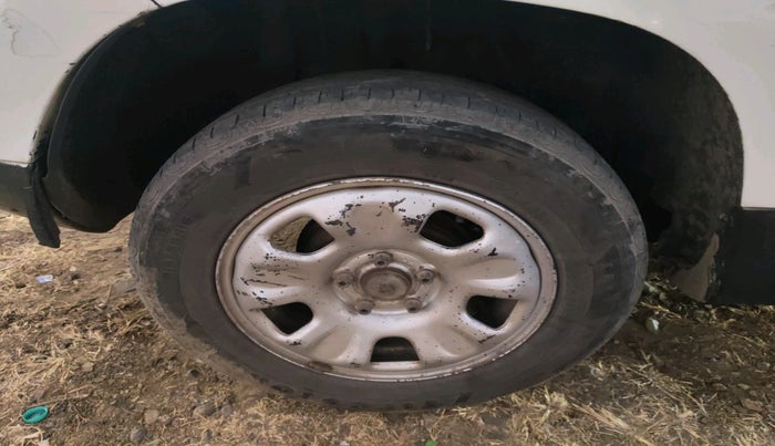 2013 Renault Duster 85 PS RXL DIESEL, Diesel, Manual, 1,40,922 km, tyre