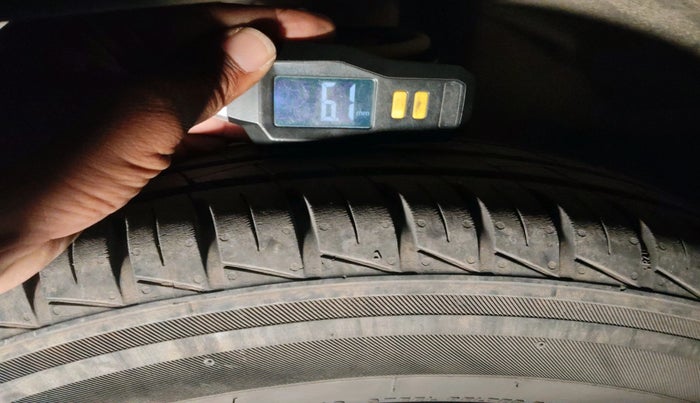 2021 Renault Kwid RXT 1.0 AMT (O), Petrol, Automatic, 27,903 km, tyre