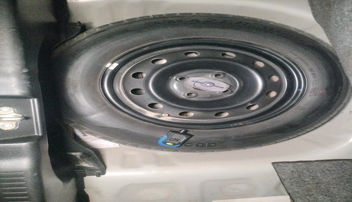 2021 Maruti Swift VXI, Petrol, Manual, 74,731 km, tyre