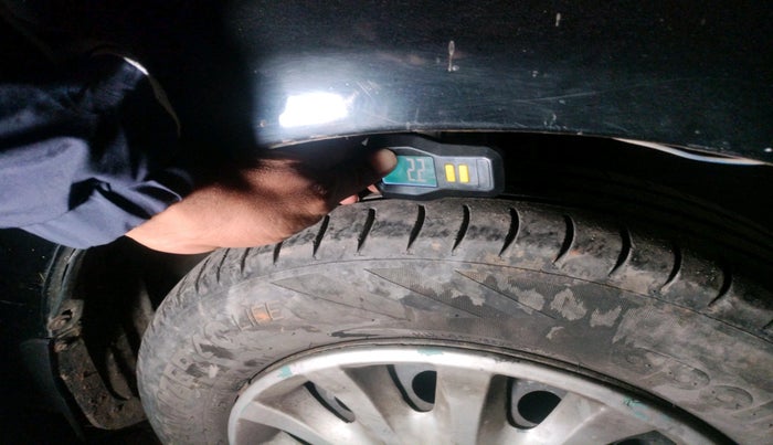 2011 Toyota Etios G, Petrol, Manual, 1,06,947 km, tyre