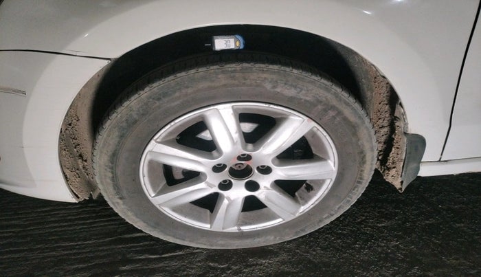 2012 Volkswagen Vento HIGHLINE DIESEL 1.6, Diesel, Manual, 1,19,832 km, tyre