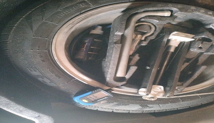 2012 Volkswagen Vento HIGHLINE DIESEL 1.6, Diesel, Manual, 1,19,832 km, tyre