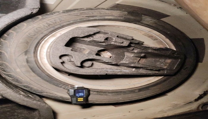 2014 Volkswagen Vento HIGHLINE DIESEL 1.6, Diesel, Manual, 80,000 km, tyre