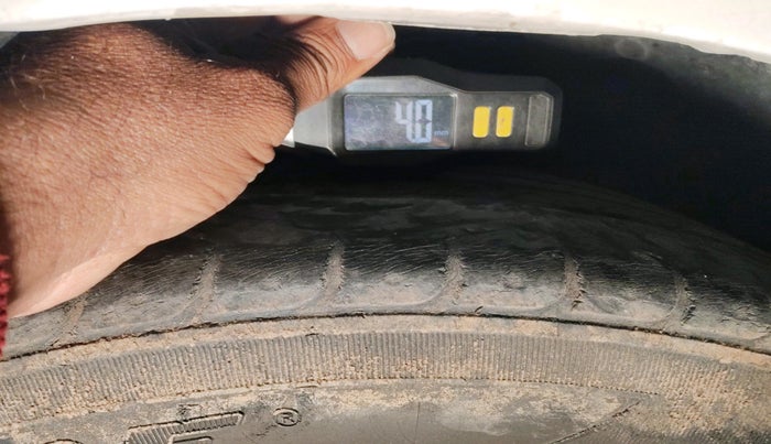 2014 Volkswagen Vento HIGHLINE DIESEL 1.6, Diesel, Manual, 80,000 km, tyre