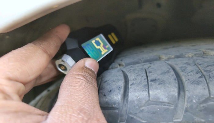 2011 Hyundai Verna FLUIDIC 1.6 VTVT EX, Petrol, Manual, 1,38,073 km, tyre