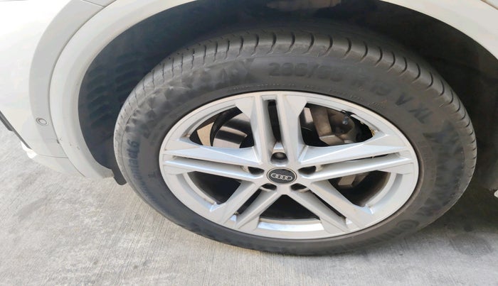 2022 Audi Q5 Technology 45 TFSI, Petrol, Automatic, 38,290 km, tyre