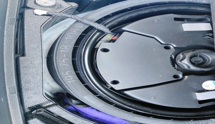 2022 Audi Q5 Technology 45 TFSI, Petrol, Automatic, 38,290 km, tyre