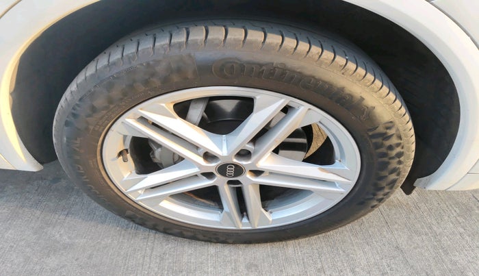 2022 Audi Q5 Technology 45 TFSI, Petrol, Automatic, 38,290 km, tyre