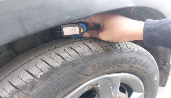 2017 Renault Kwid RXT 1.0 AMT (O), Petrol, Automatic, 76,504 km, tyre