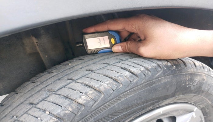 2017 Renault Kwid RXT 1.0 AMT (O), Petrol, Automatic, 76,504 km, tyre