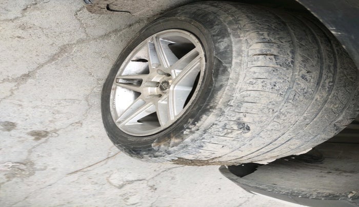 2017 Maruti Vitara Brezza LDI (O), Diesel, Manual, 1,01,796 km, tyre