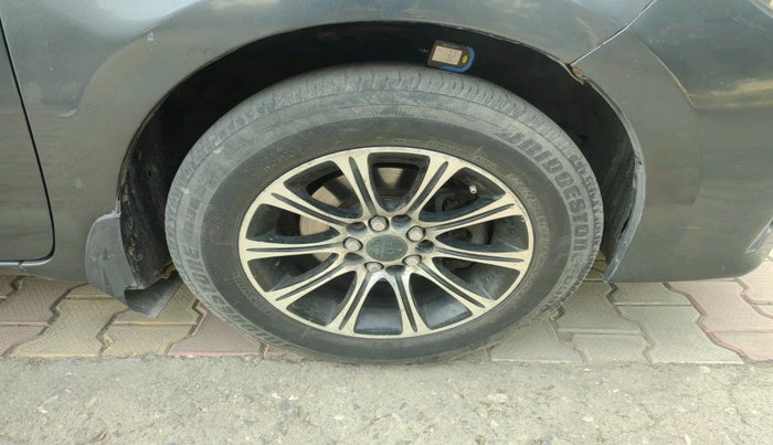 2015 Toyota Corolla Altis G CVT PETROL, Petrol, Automatic, 74,589 km, tyre