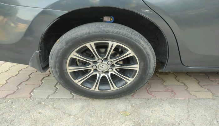 2015 Toyota Corolla Altis G CVT PETROL, Petrol, Automatic, 74,589 km, tyre