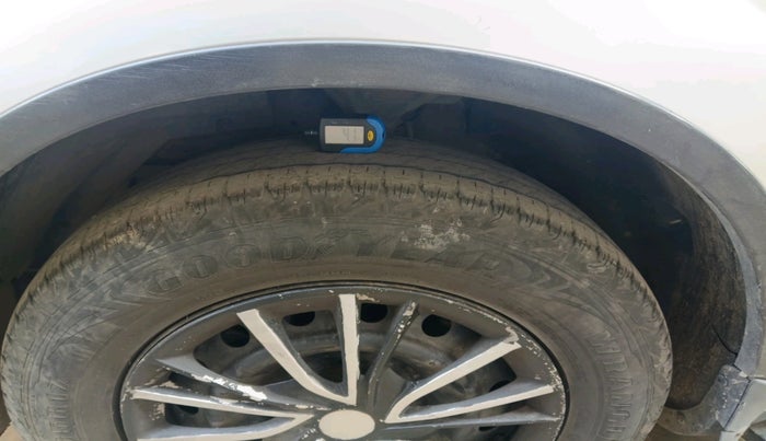 2016 Mahindra XUV500 W6, Diesel, Manual, 94,972 km, tyre