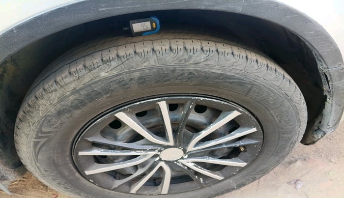 2016 Mahindra XUV500 W6, Diesel, Manual, 94,972 km, tyre