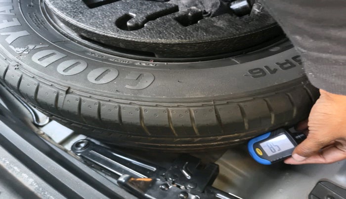 2017 Hyundai Creta SX PLUS 1.6 DIESEL, Diesel, Manual, 97,860 km, tyre