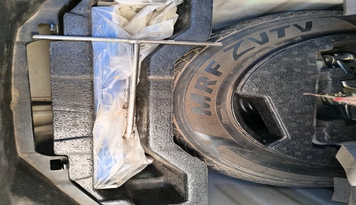 2016 Maruti Ciaz VXI+, Petrol, Manual, 1,43,380 km, tyre