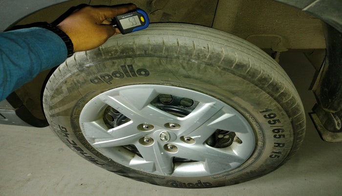 2021 Hyundai VENUE S 1.2, Petrol, Manual, 42,316 km, tyre