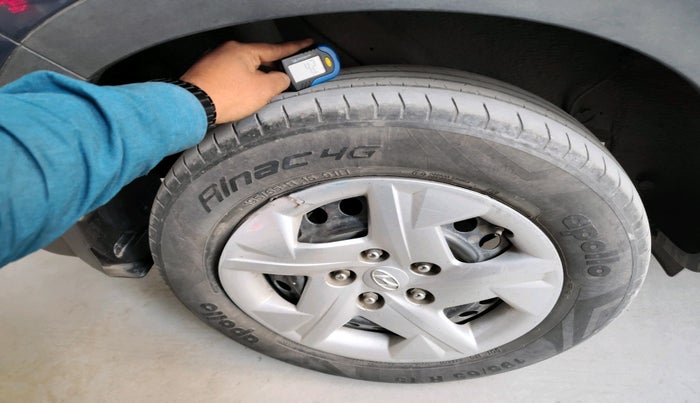 2021 Hyundai VENUE S 1.2, Petrol, Manual, 42,316 km, tyre