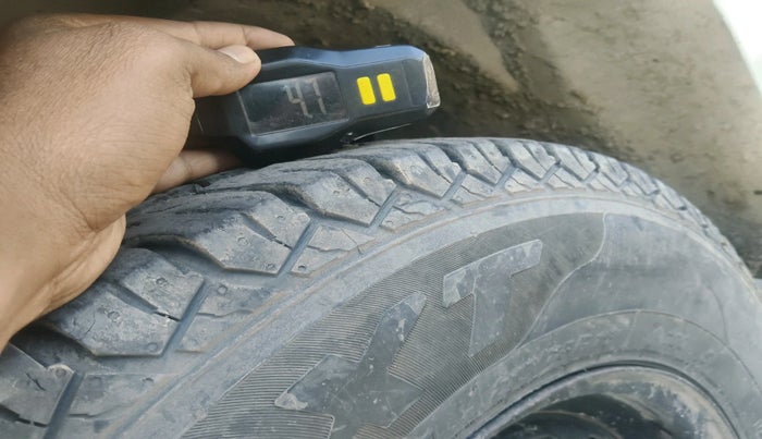 2015 Mahindra TUV300 T6 PLUS, Diesel, Manual, 1,57,517 km, tyre