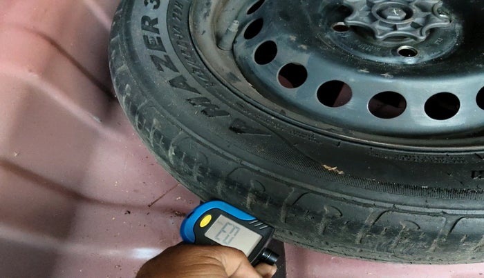 2016 Hyundai Xcent S 1.2, Petrol, Manual, 51,453 km, tyre