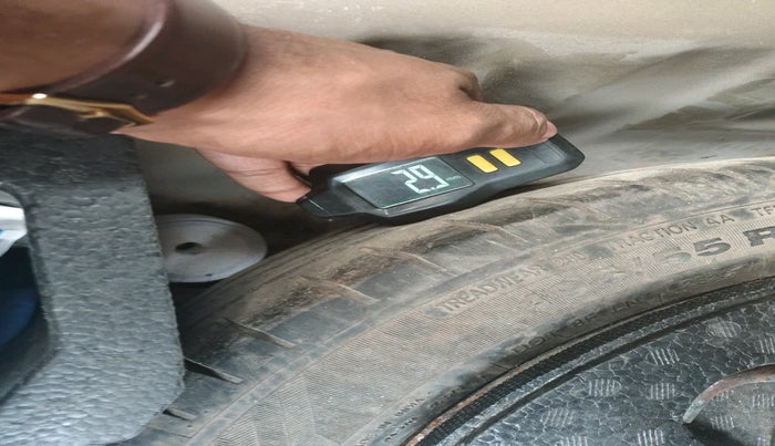 2016 Maruti Ciaz VXI, Petrol, Manual, 77,591 km, tyre