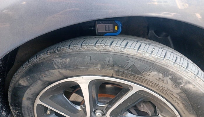 2018 Hyundai Grand i10 SPORTZ AT 1.2 KAPPA VTVT, Petrol, Automatic, 55,335 km, tyre