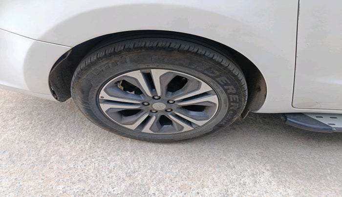 2021 KIA CARNIVAL PREMIUM 2.2 8 STR, Diesel, Automatic, 1,01,208 km, tyre