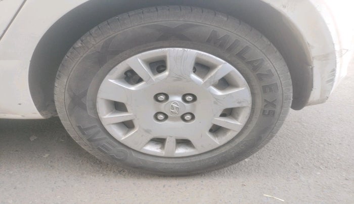 2014 Hyundai i20 MAGNA (O) 1.2, Petrol, Manual, 1,15,776 km, tyre