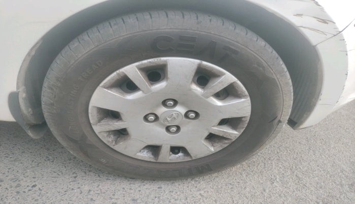 2014 Hyundai i20 MAGNA (O) 1.2, Petrol, Manual, 1,15,776 km, tyre