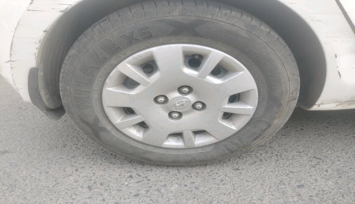 2014 Hyundai i20 MAGNA (O) 1.2, Petrol, Manual, 1,15,776 km, tyre