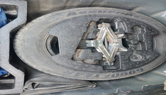 2017 Maruti Ciaz ALPHA DIESEL 1.3, Diesel, Manual, 1,63,232 km, tyre