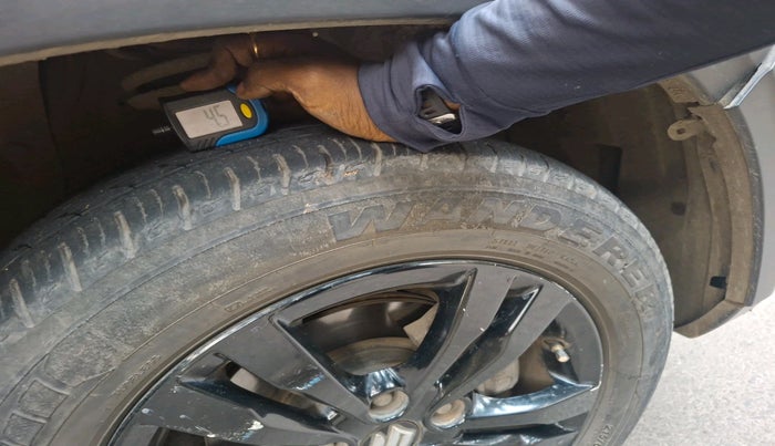 2019 Maruti Vitara Brezza ZDI, Diesel, Manual, 50,732 km, tyre