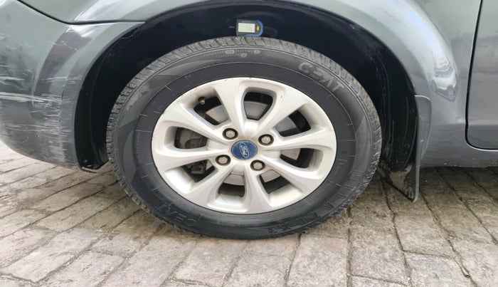 2012 Ford Figo TITANIUM 1.4 DIESEL, Diesel, Manual, 1,39,474 km, tyre