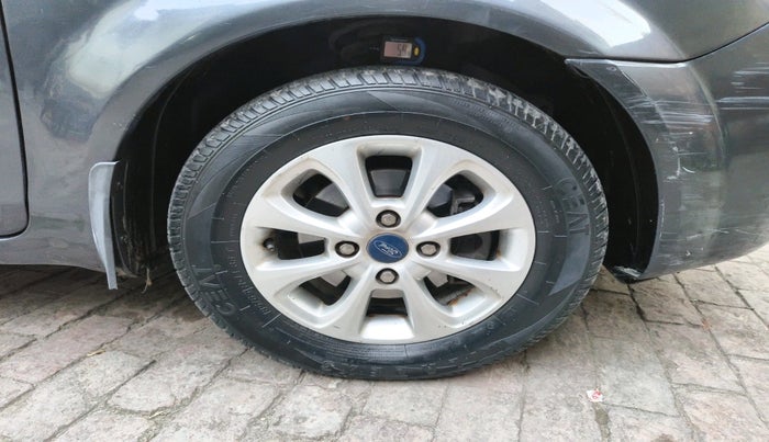 2012 Ford Figo TITANIUM 1.4 DIESEL, Diesel, Manual, 1,39,474 km, tyre