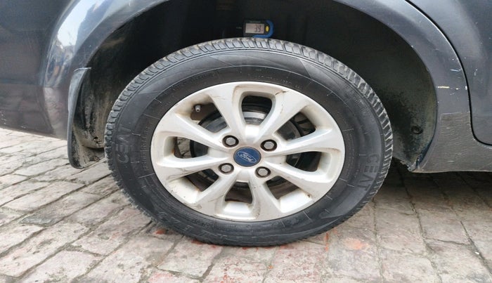 2012 Ford Figo TITANIUM 1.4 DIESEL, Diesel, Manual, 1,39,474 km, tyre