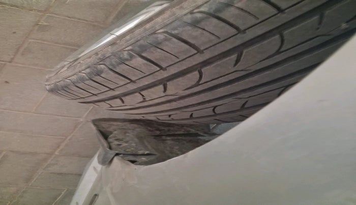 2012 Volkswagen Polo HIGHLINE1.2L, Petrol, Manual, 68,654 km, tyre